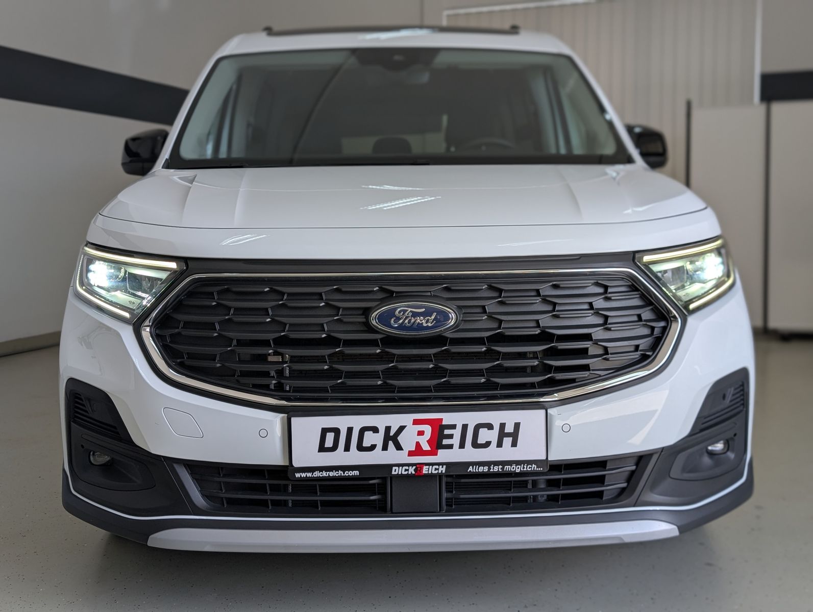 Fahrzeugabbildung Ford Tourneo Connect L2 Active 7-SI Bi-LED PANO AHK C