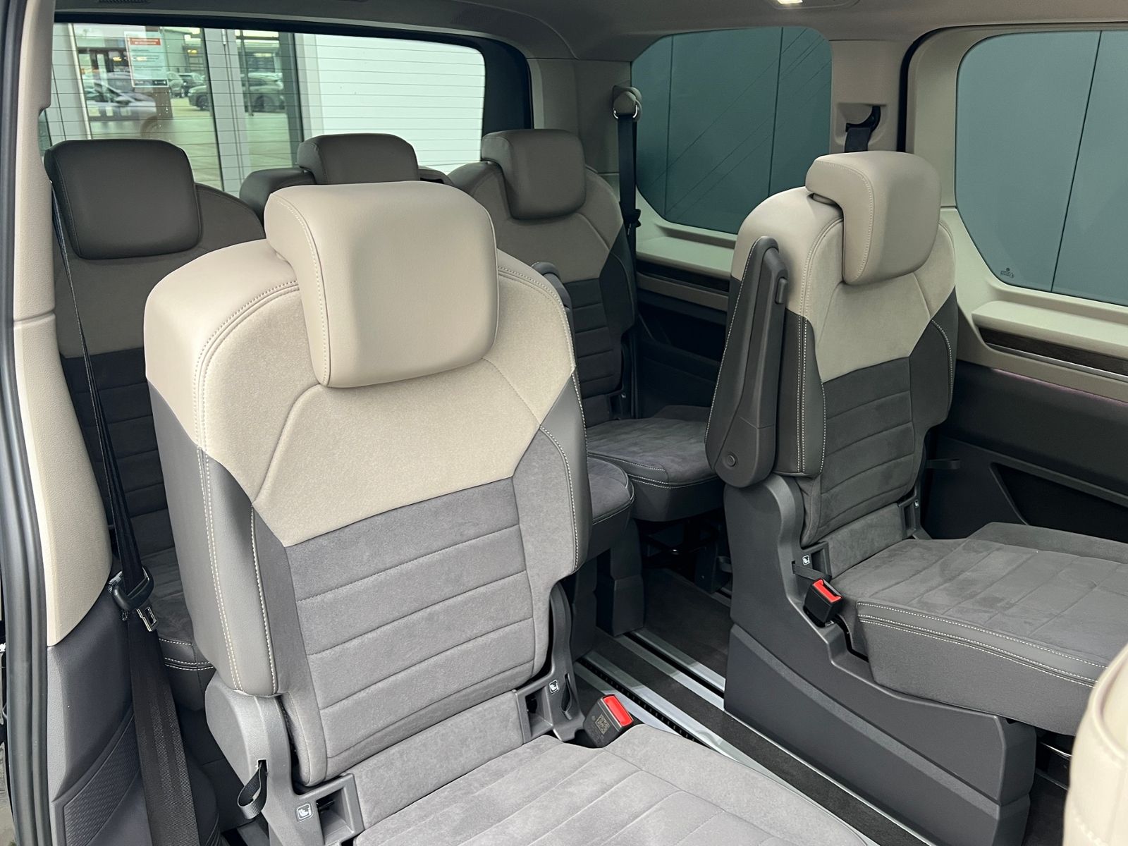 Fahrzeugabbildung Volkswagen Multivan T7 Style 2.0 TDI DSG *AHK, IQ.Light, Pa