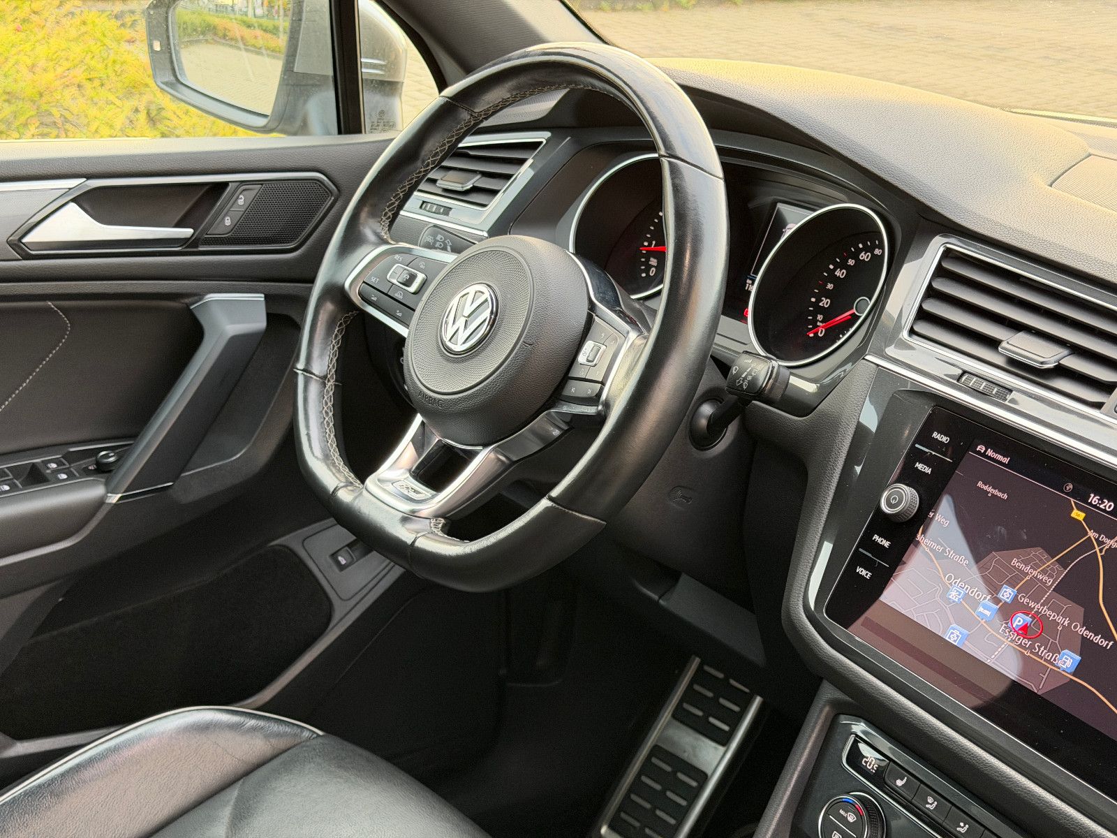 Fahrzeugabbildung Volkswagen Tiguan Allspace Highline 4Motion/R-LINE/PANO/LED
