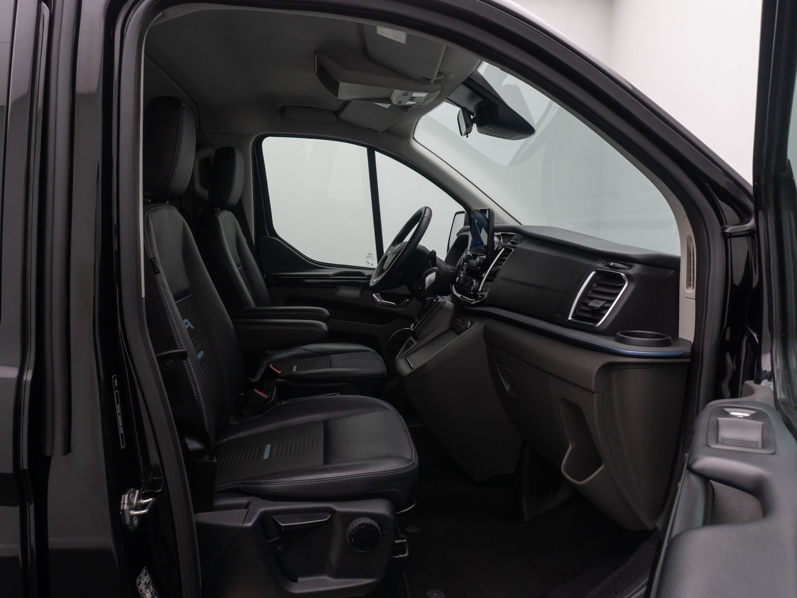 Fahrzeugabbildung Ford Custom Tourneo Active ACC Bi-Xenon DriveAss DAB