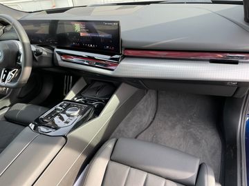 BMW i5 eDrive40 Limousine M Sportpaket Head-Up DAB