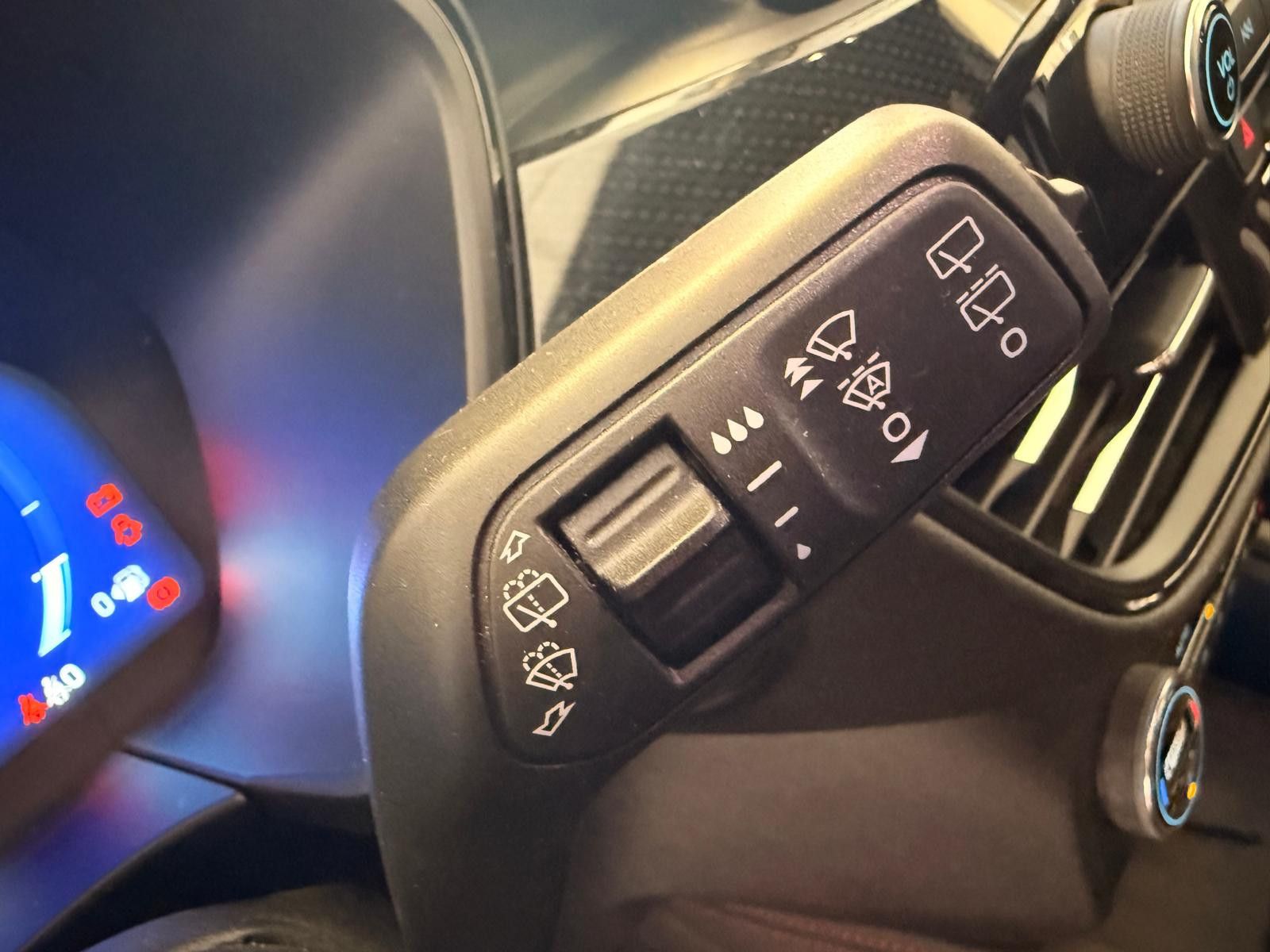 Fahrzeugabbildung Ford Kuga ST-Line X / LED / KAMERA / 25TKM