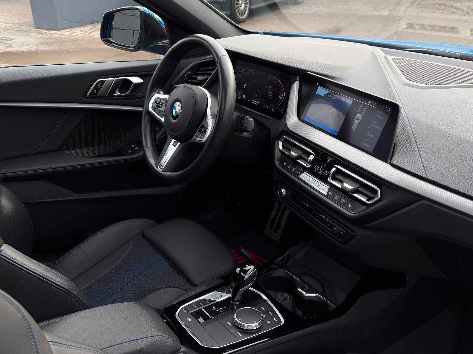 Fahrzeugabbildung BMW 118i M Sport Leder PANO TEMP CAM LED HiFi