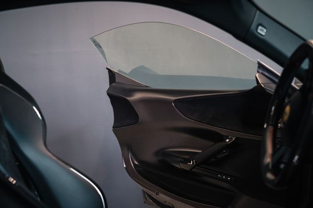 Fahrzeugabbildung Ferrari SF90 Fiorano, Karbon, 20´´Diamond, Kamera, Folie