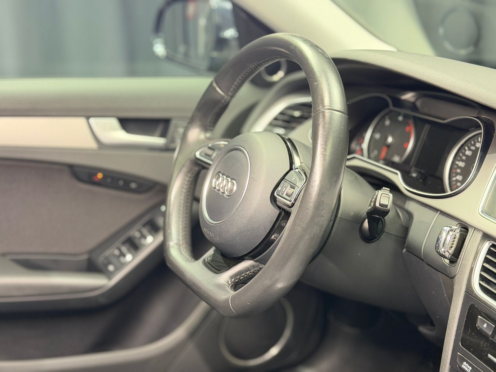 Fahrzeugabbildung Audi A4 Avant 3.0 TDI quattro|BANG&OLUFSEN|1.HAND