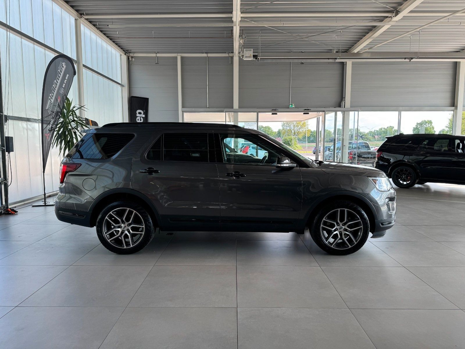 Fahrzeugabbildung Ford Explorer Sport 3,5 V6 4WD Automatik 7-Si.  PANO