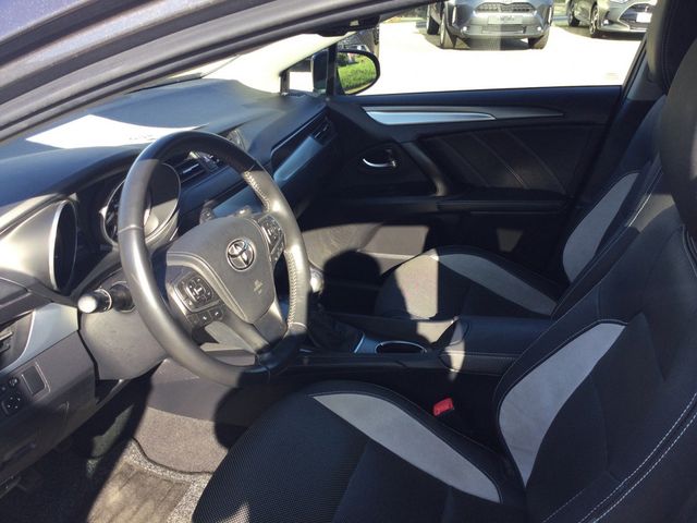 Avensis 1.8 Business Edition SHZ KAMERA NAVI LED