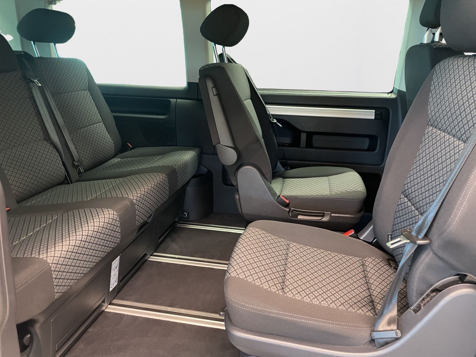 Volkswagen T6.1 Multivan 2.0 TDI Trendline Navi DAB PDC AHK foto 20