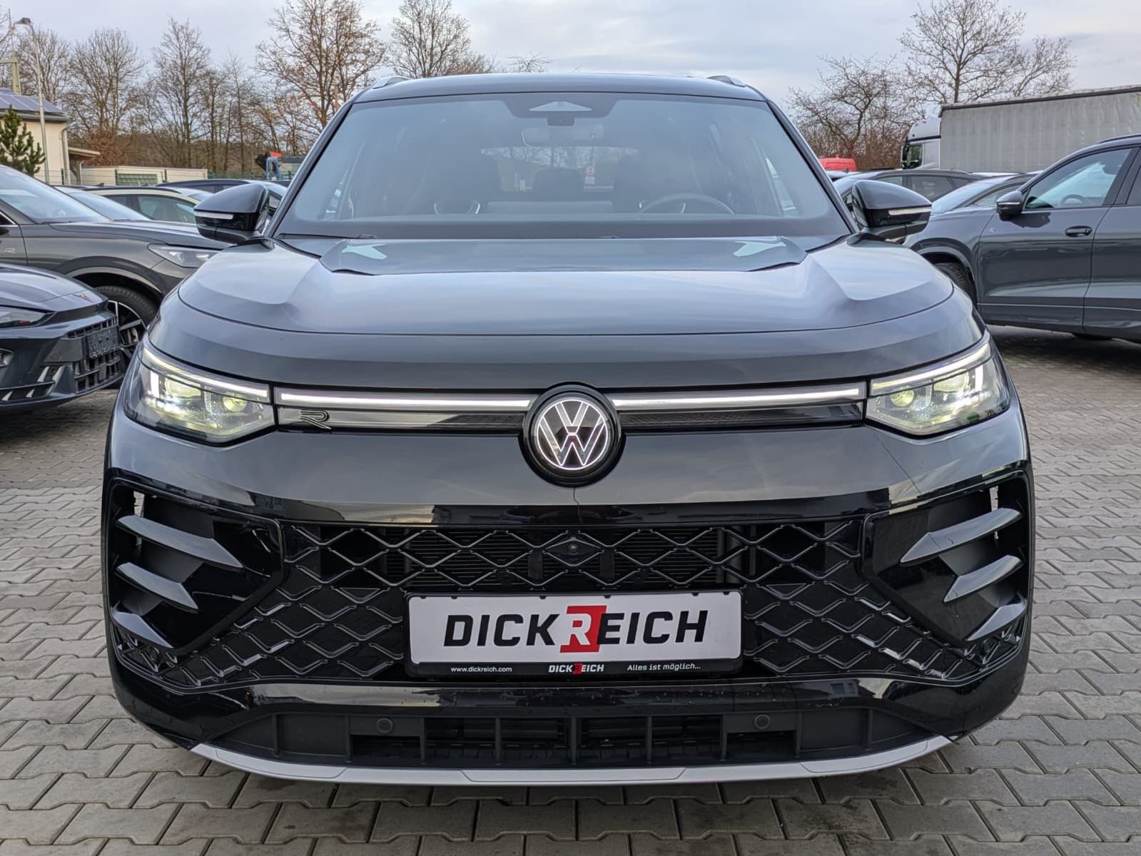 Fahrzeugabbildung Volkswagen Tayron 2.0 TDI 4M R-Line 7Si*MATRIX*AHK*PANO*HUD