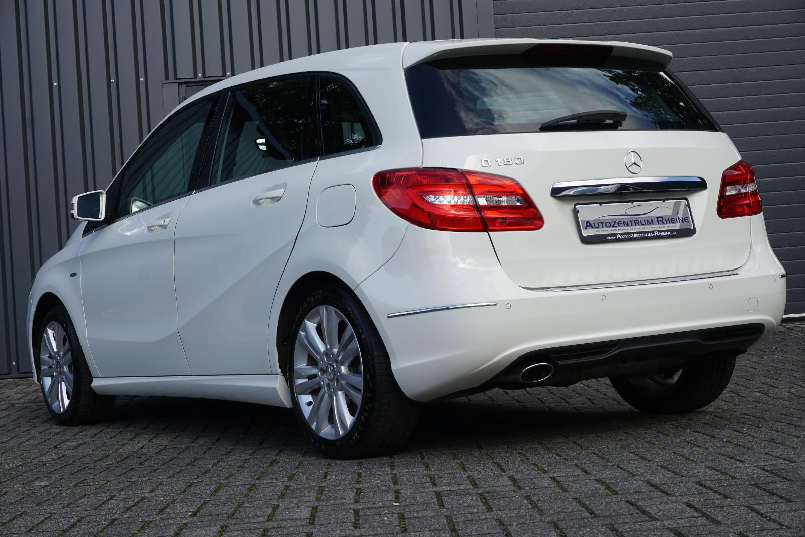 Mercedes-Benz B 180 Bi-Xenon RFK SHZ NAV Leder AHK Memory