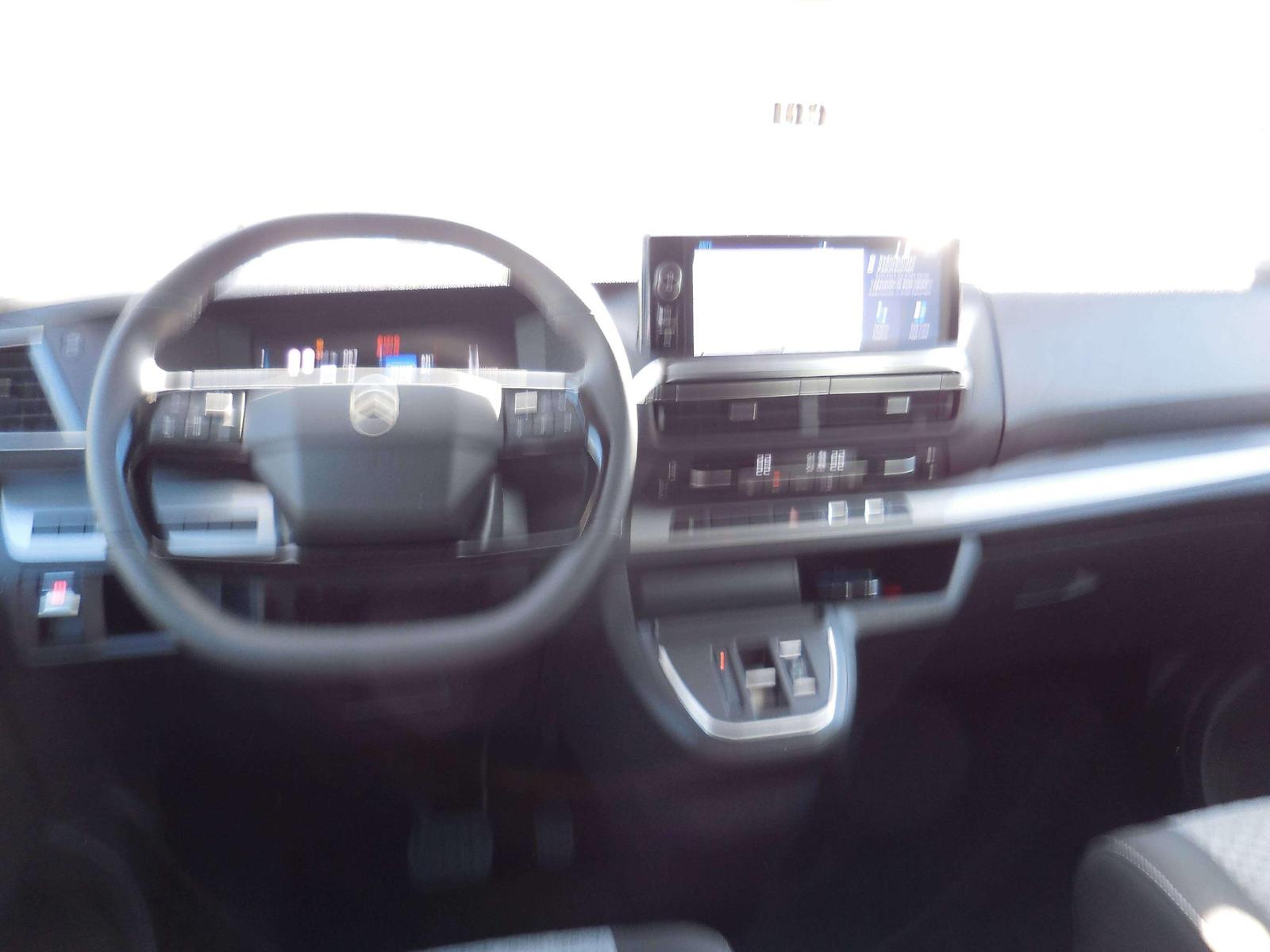 Citroën Holidays BlueHDi 180 EAT8*AHK-Küche-Max-Paket