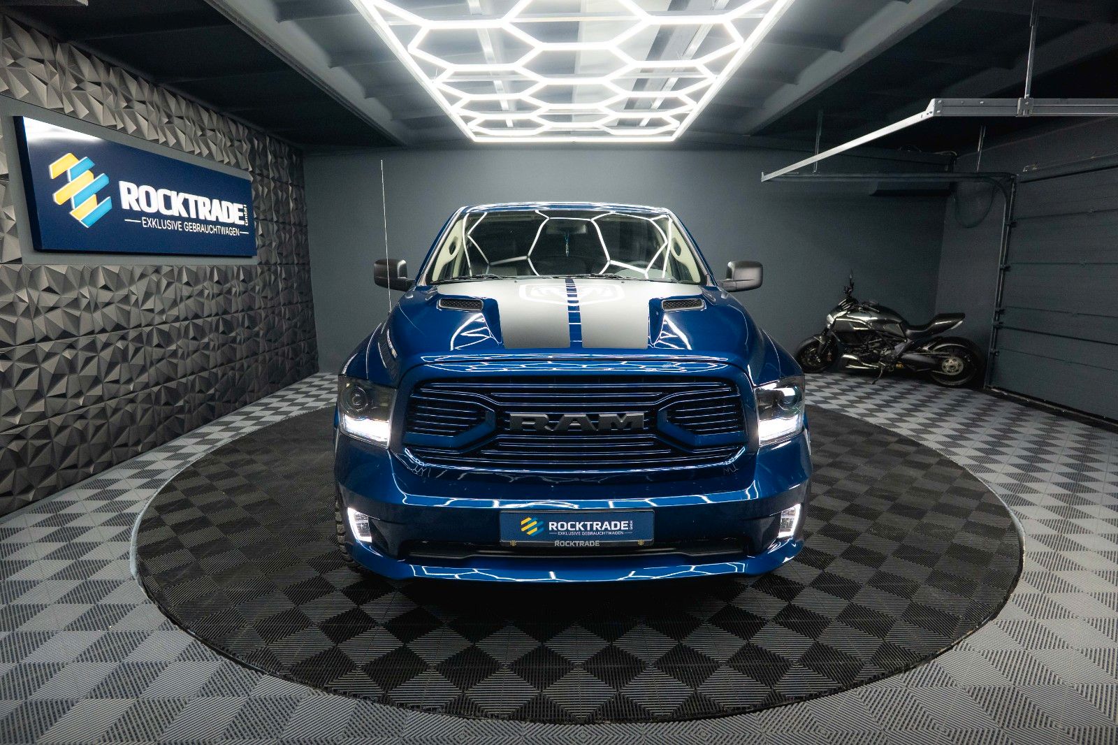 Fahrzeugabbildung Dodge RAM 5.7 V8 HEMI 4x4 OFFROAD Night-Paket *LED*AHK