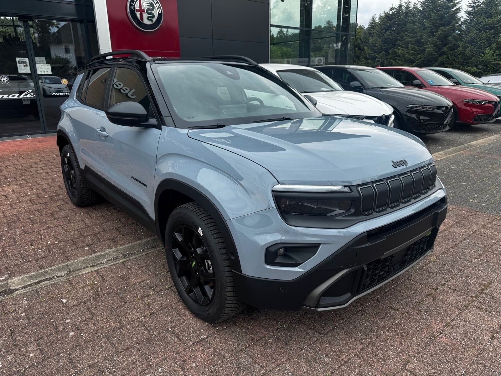Fahrzeugabbildung Jeep AVENGER MY25 Overland 1.2l T3 4xe eAWD Navi Kam