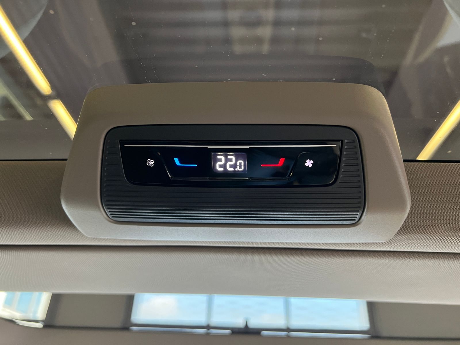Fahrzeugabbildung Volkswagen T7 Multivan Style 2.0 TDI DSG *AHK, IQ.Light, Pa