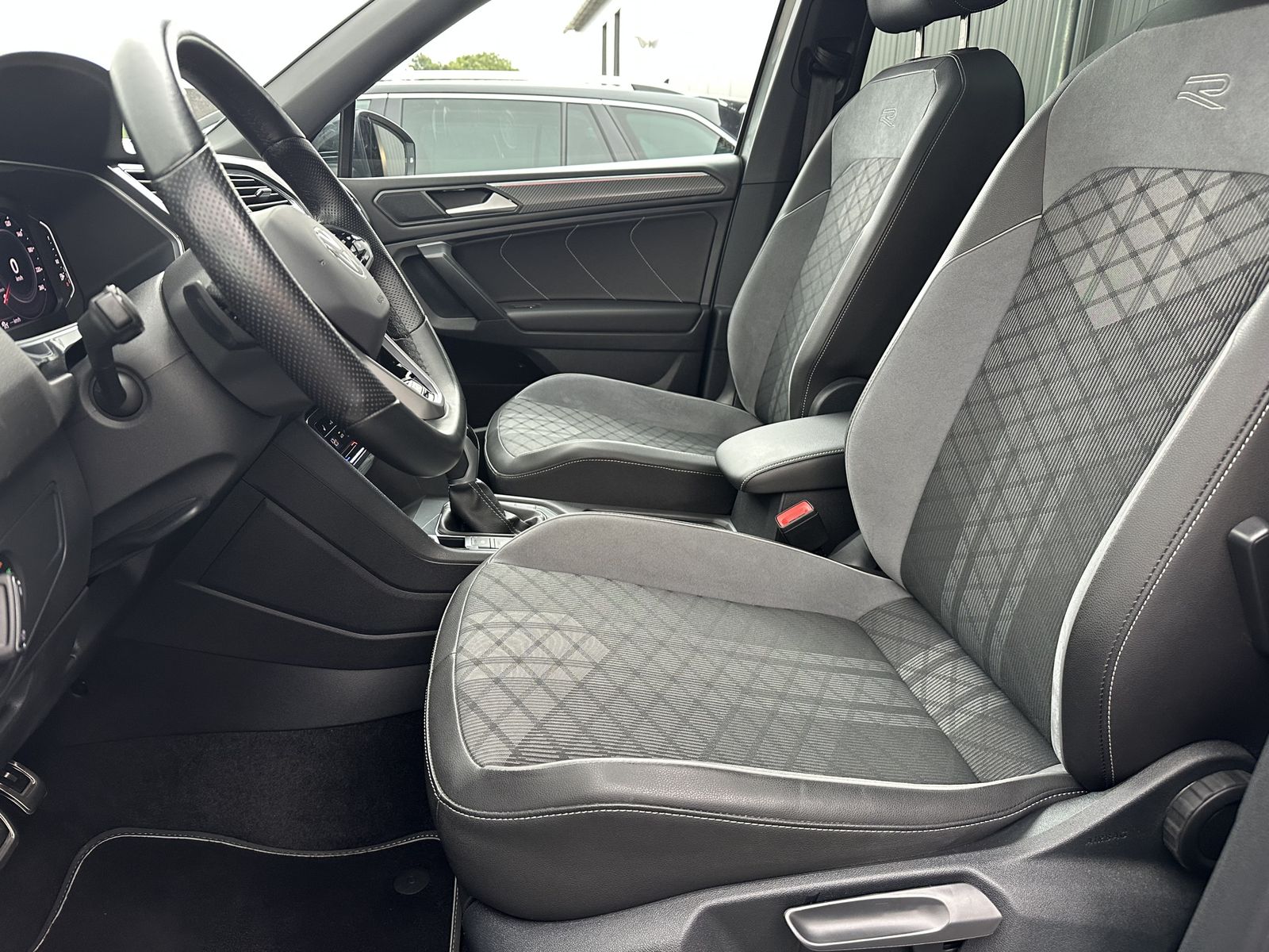 Fahrzeugabbildung Volkswagen Tiguan Allspace R-Line 4M NAV+LED+PANO+AHK+360°