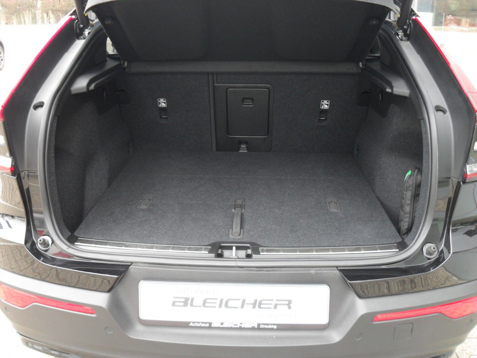 Fahrzeugabbildung Volvo C40 Ultimate | 360° | WP