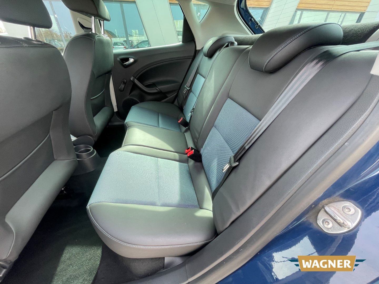 Fahrzeugabbildung SEAT Ibiza Connect Klimaautomatik Sitzheizung