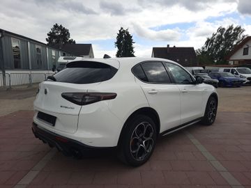 Alfa-Romeo Stelvio - 6