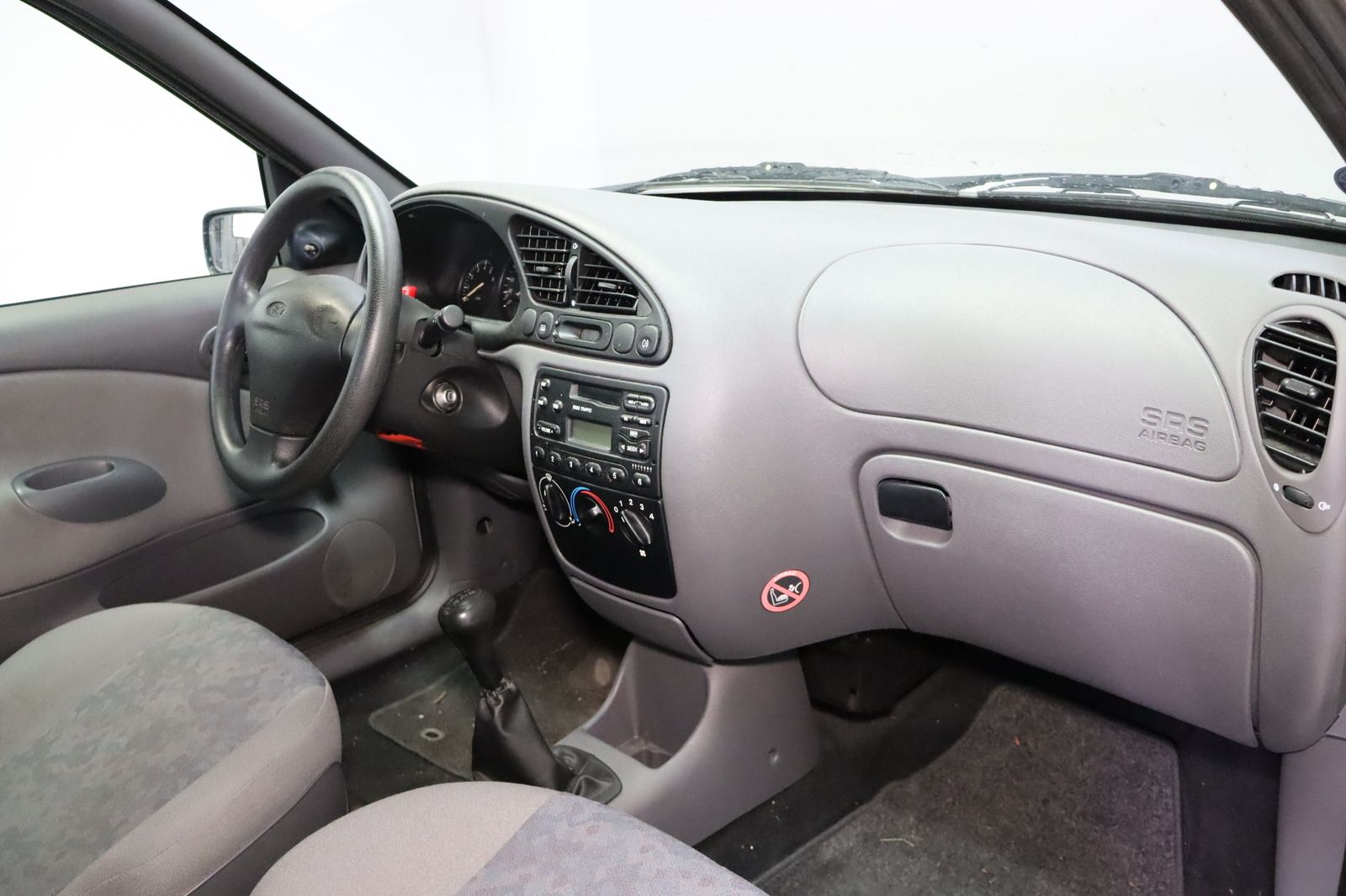 Fahrzeugabbildung Ford Fiesta 1.3 Style * Radio * wenig km *