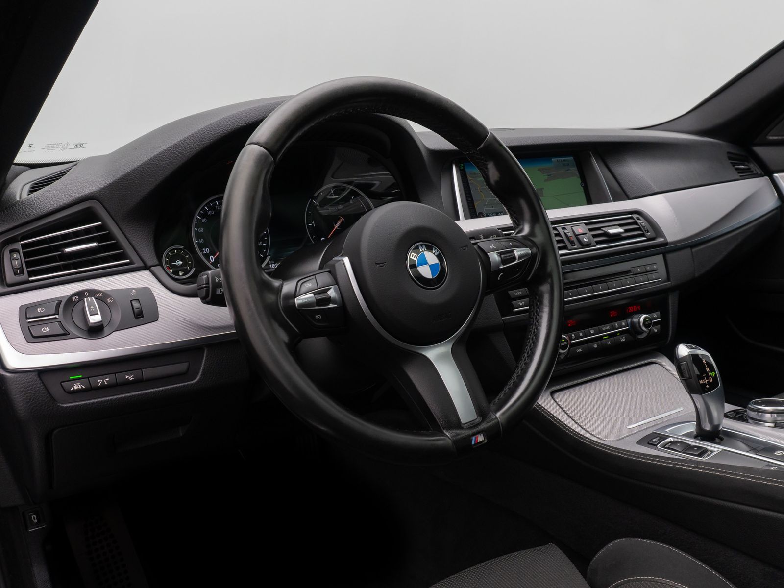 Fahrzeugabbildung BMW 530d M Sport Kamera H/K Alarm HUD Panorama AHK
