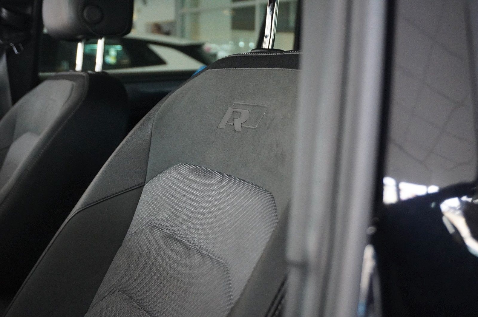 Fahrzeugabbildung Volkswagen Tiguan Allspace 2.0D R-LINE 4M NAVI/SH/SPORT/AHK
