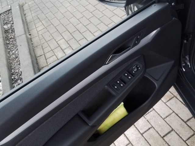 Fahrzeugabbildung Volkswagen Golf VIII TSI Move LED Navi SHZ AID RFK