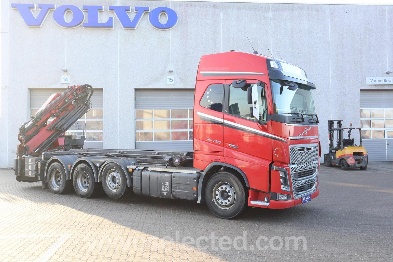 Volvo FH FH750 8x4 hejs og HMF 2820 K5 med flyjib