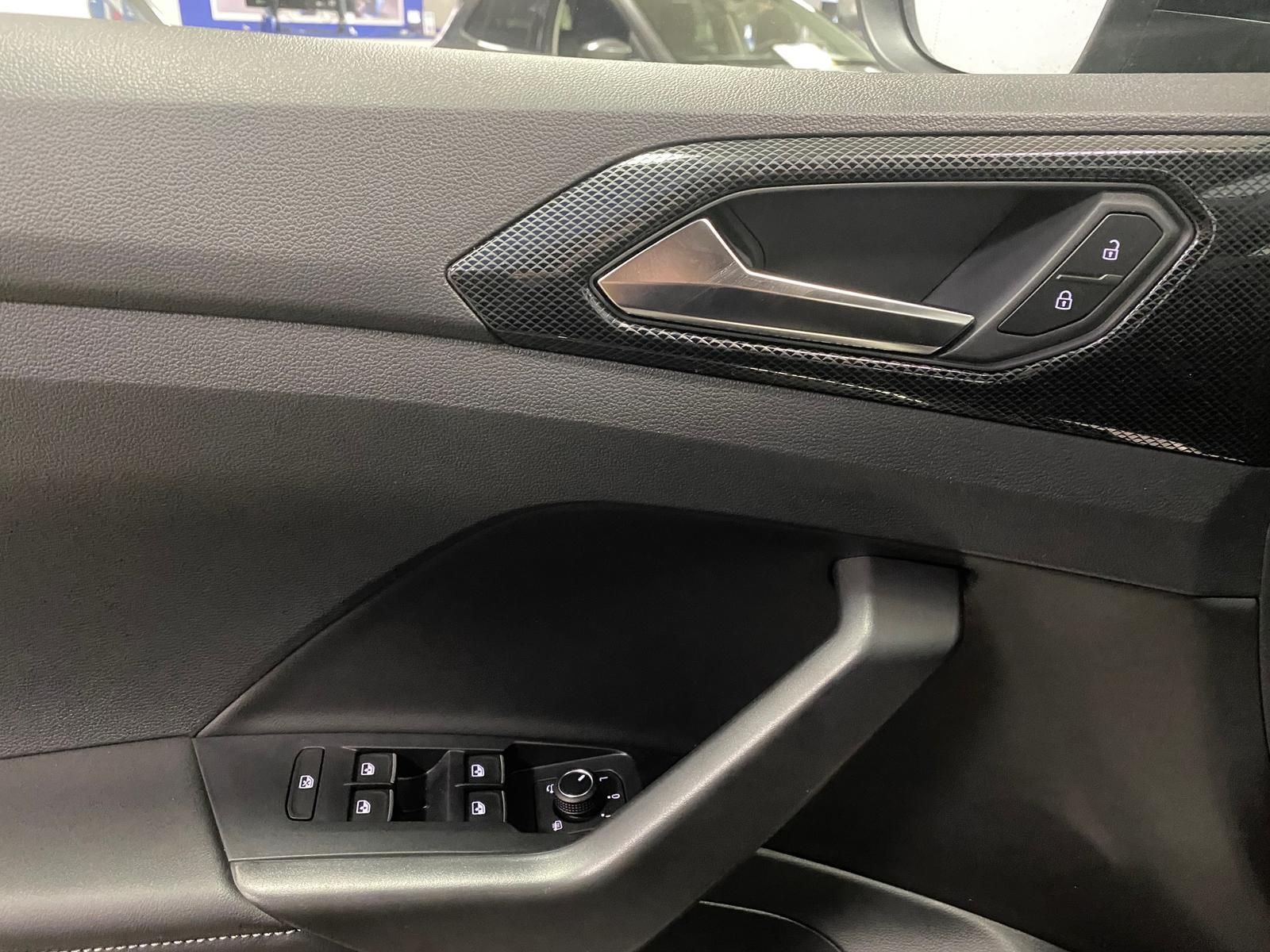 Fahrzeugabbildung Volkswagen T-Cross 1.5 TSI DSG BLACK STYLE R-Line+AHK+ACC++