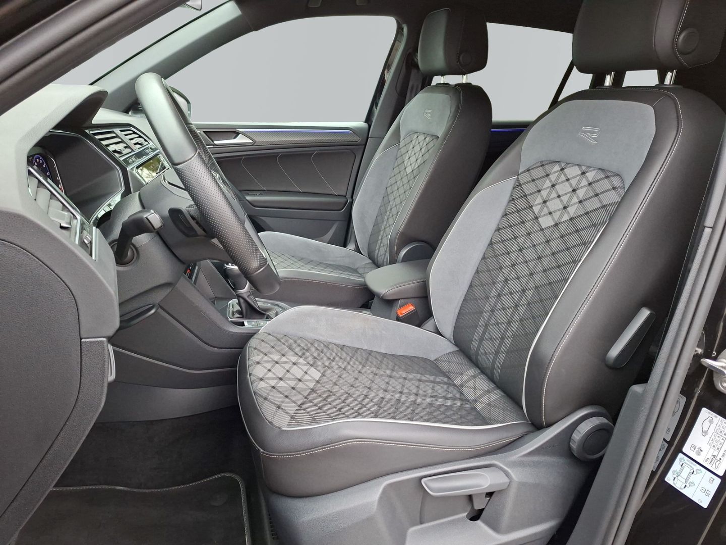 Tiguan 2.0 TDI DSG R-Line *AHK*STHZ*MATRIX*
