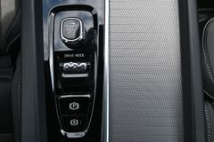 Fahrzeugabbildung Volvo XC60 B4 B R-Design*LED*STHZ*CAM*H&K*IntelliSafe