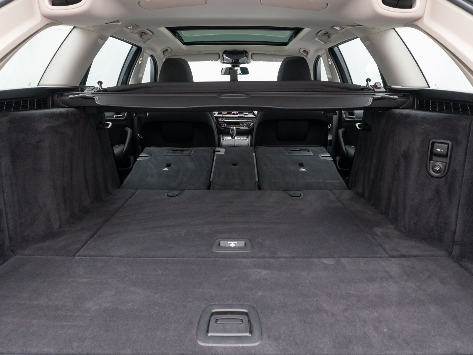 Fahrzeugabbildung BMW 520d Kamera DAB Stop&Go AHK Alarm Fernlichtassis