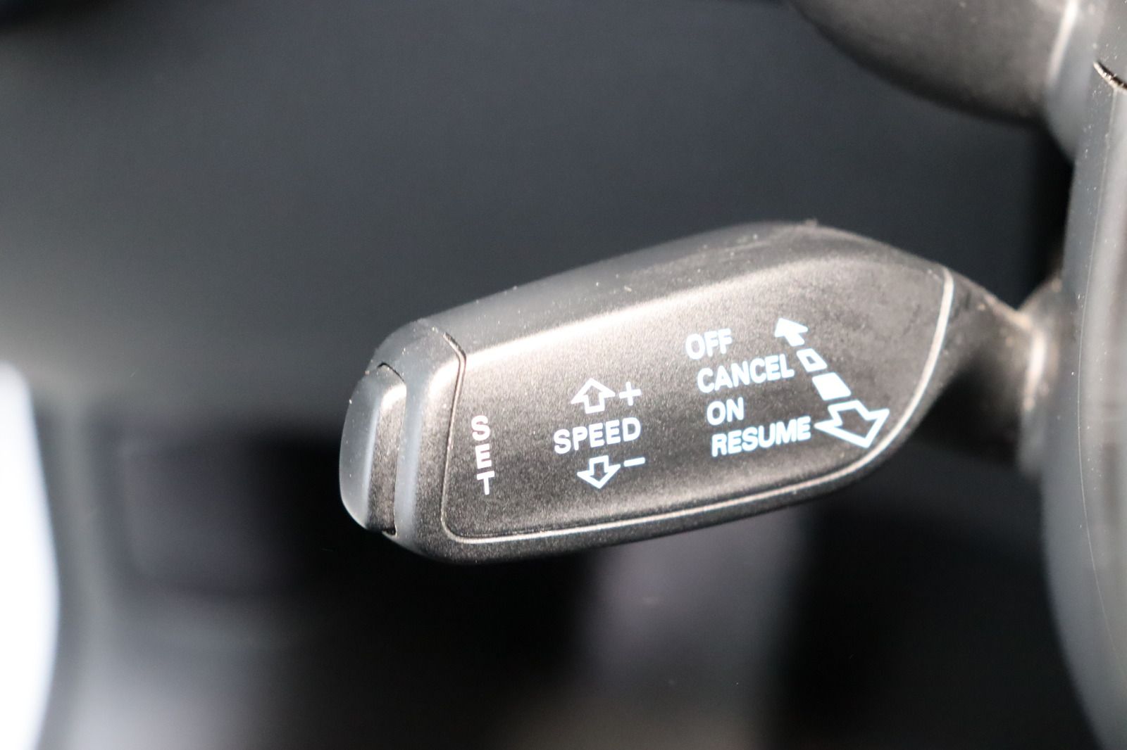 Fahrzeugabbildung Audi A4 1.8 TFSI Attraction Avant S-line * Bi-Xenon *