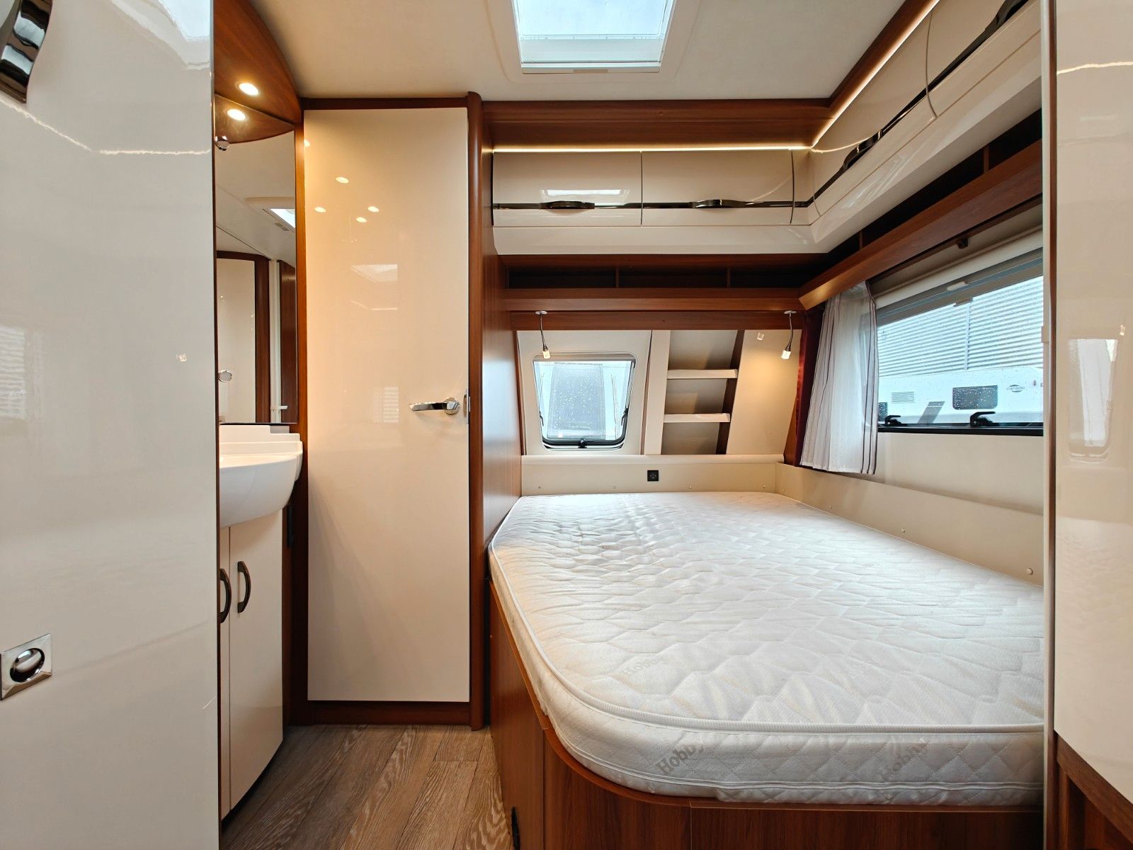 Fahrzeugabbildung Hobby Excellent 540 UFe - Fahrradträger, TV, 1.750kg -