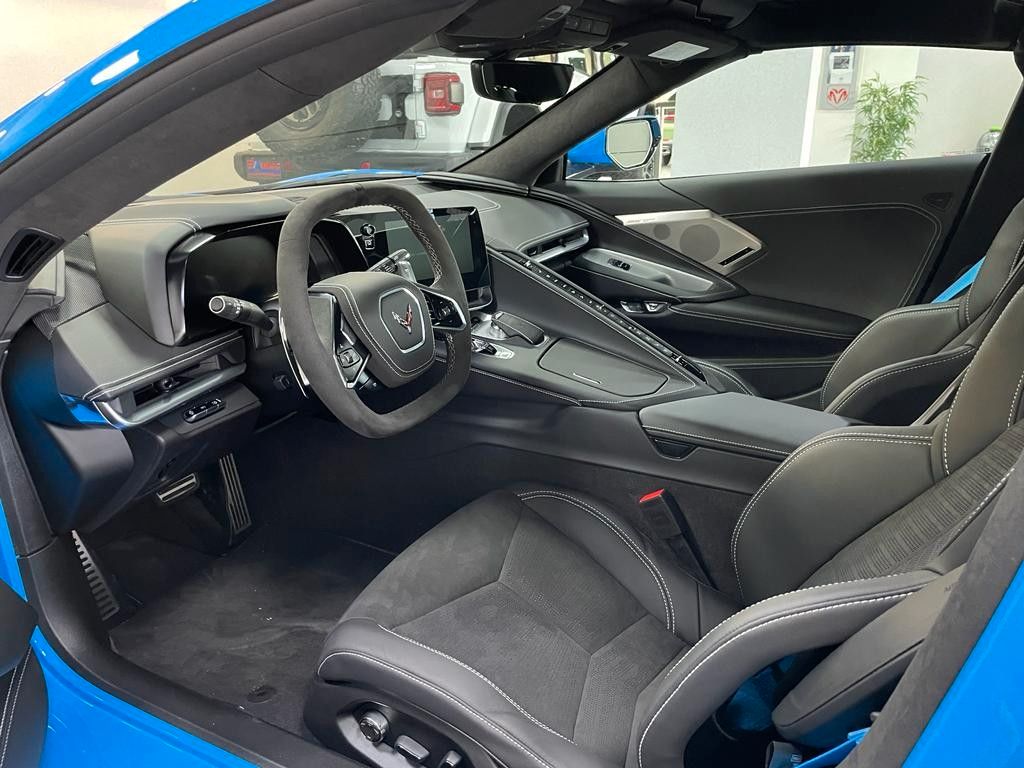 Fahrzeugabbildung Corvette C8 COUPE-TARGA-3LT-Z51-LIFT-VORFÜHRWAGEN