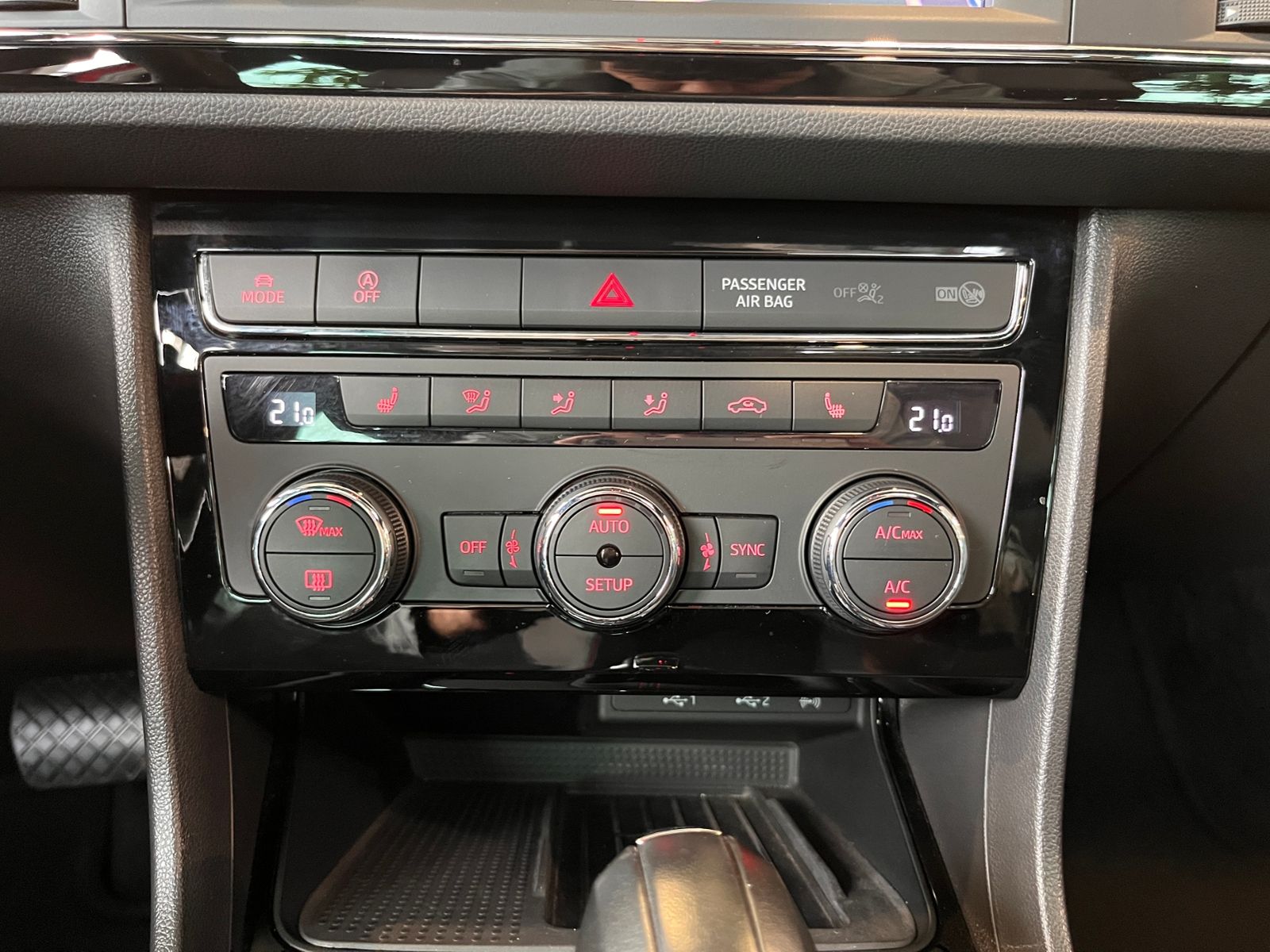 Fahrzeugabbildung SEAT Leon FR KLIMA LED NAVI ALU