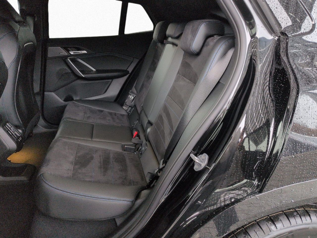 BMW iX2 - Bild 13