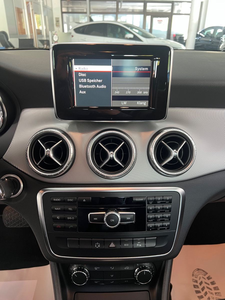 Fahrzeugabbildung Mercedes-Benz CLA 200 Sport* NUR 51.021Km* 2.HAND* SPORT LINE