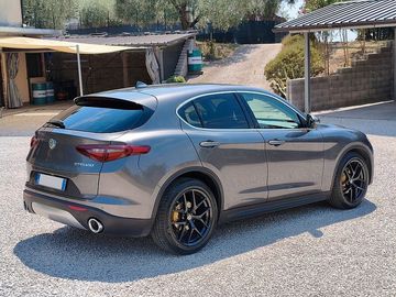 Alfa-Romeo Stelvio - 6