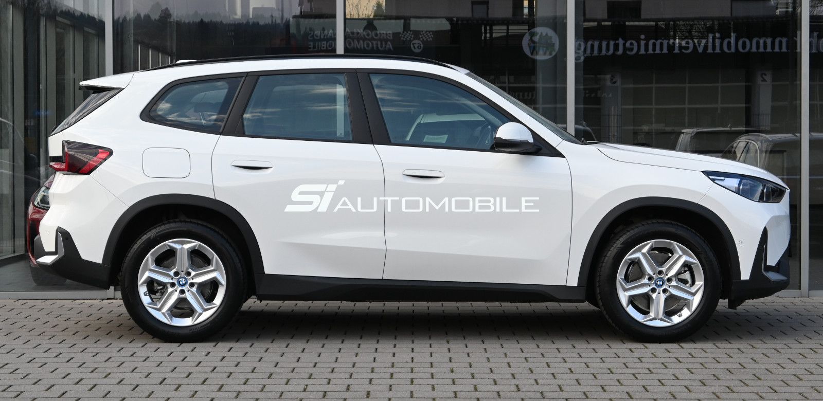 Fahrzeugabbildung BMW X1 xDrive25e Aut. °AHK°HEAD-UP°360°-KAM°MEMORY°