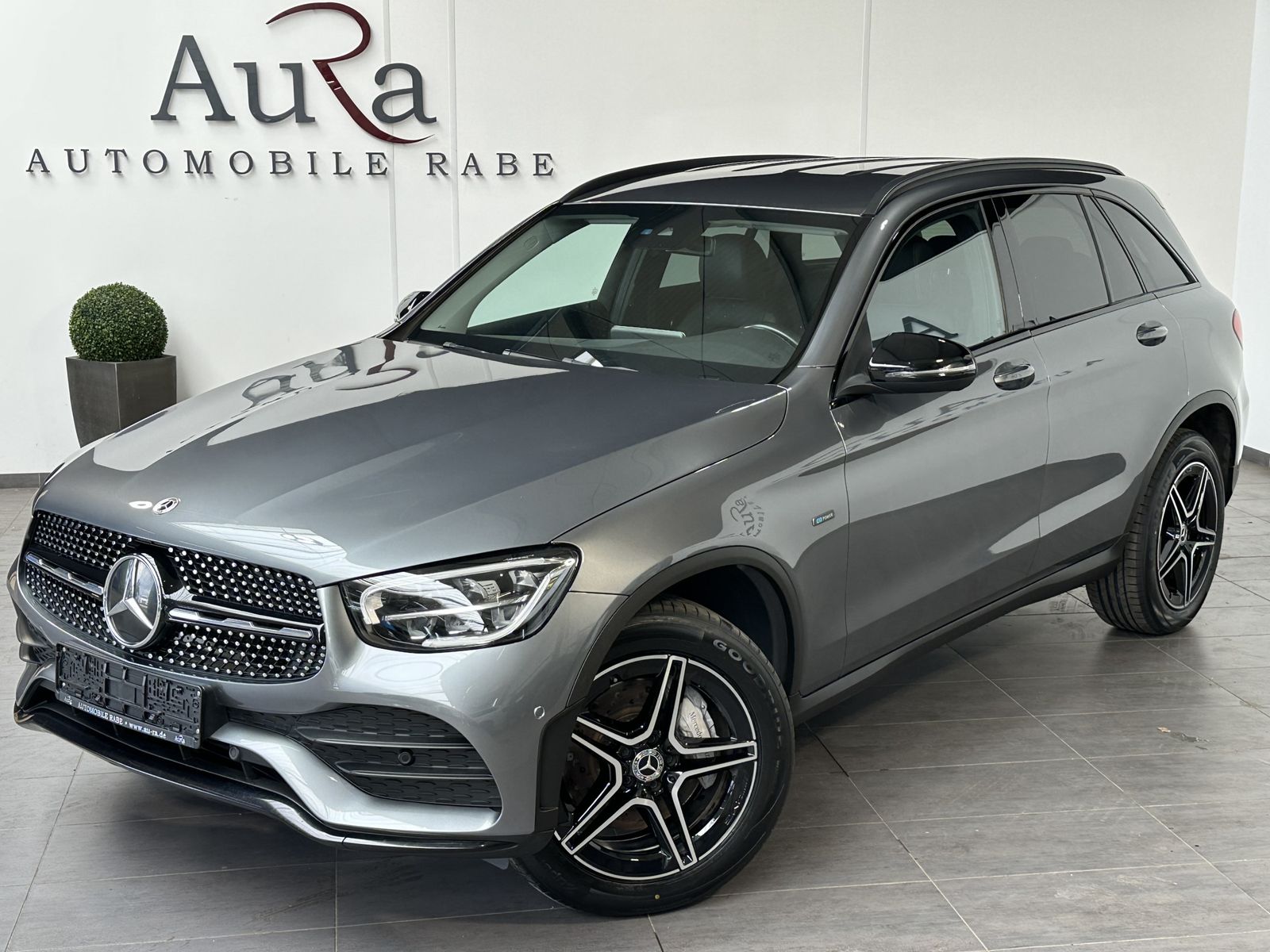 Fahrzeugabbildung Mercedes-Benz GLC 300de 4Matic AMG-Line NAV+LED+ACC+KAM+19ZOLL