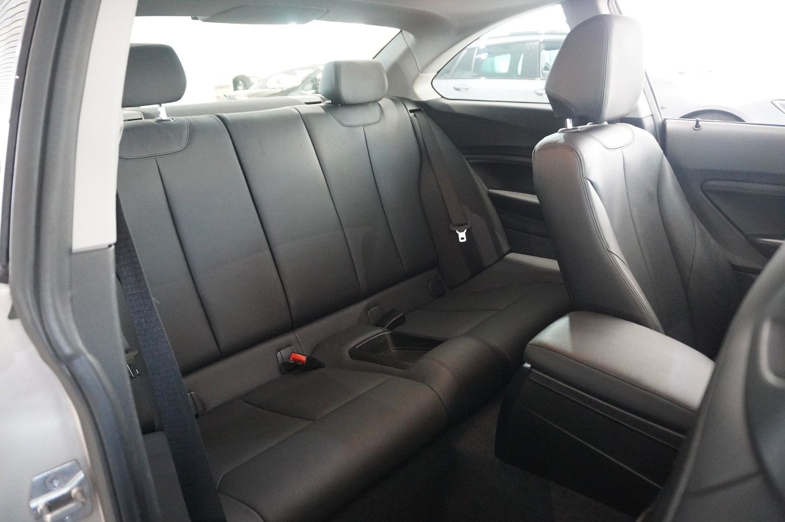 Fahrzeugabbildung BMW 220i COUPE SPORT LEDER/SHZ/PDC/USB/SCHIEBEDACH