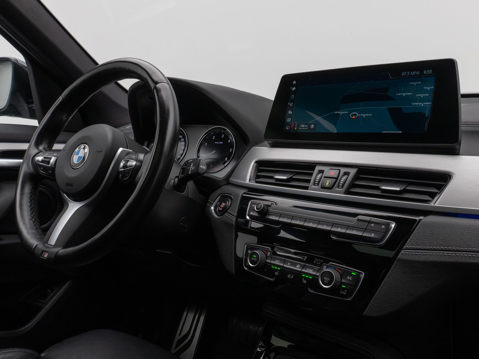 Fahrzeugabbildung BMW X1 xD20d M Sport ACC HUD DAB Panorama HiFi Leder