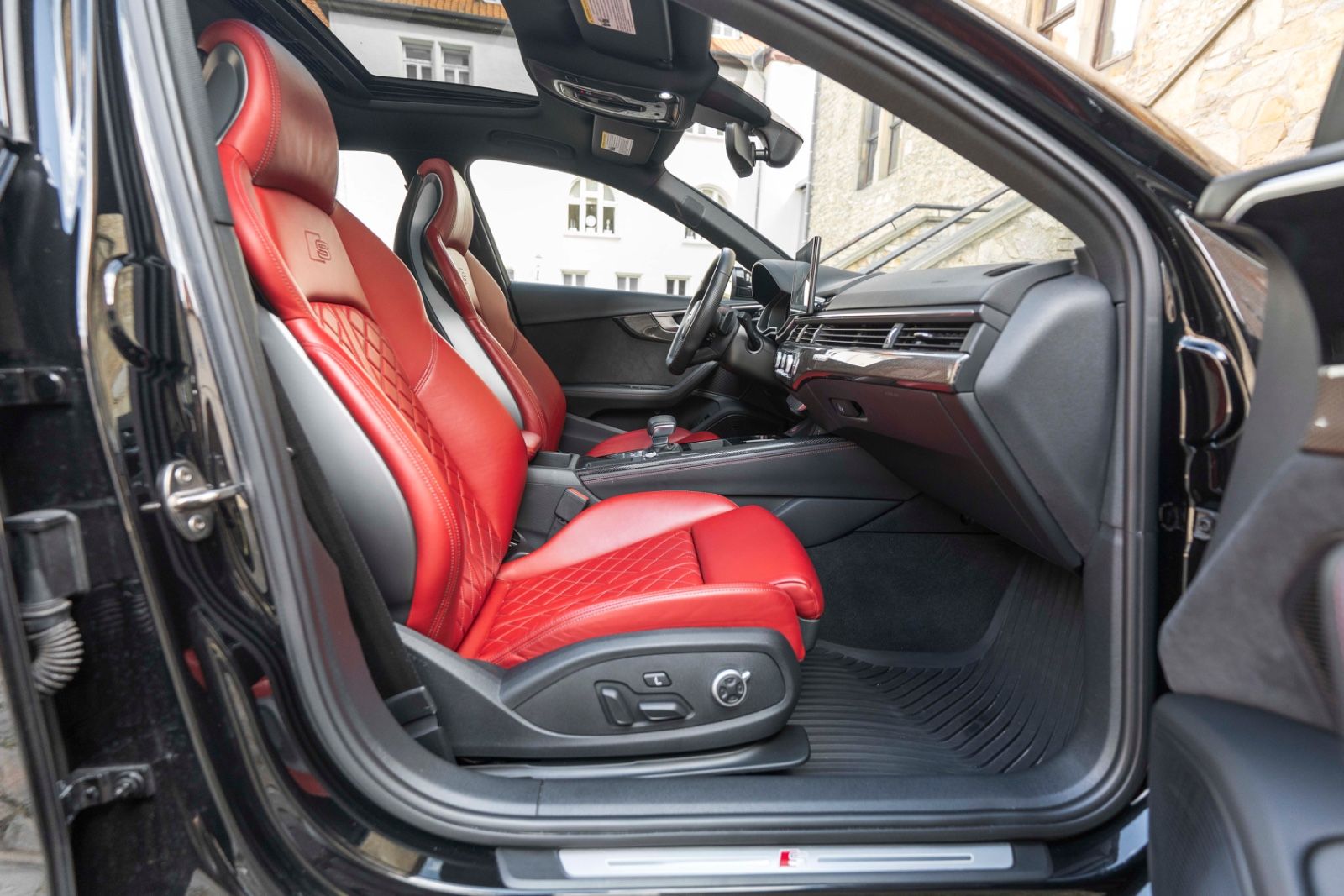 Fahrzeugabbildung Audi S4 3.0T QUATTRO B&O LED 360° MASSAGE CARPLAY