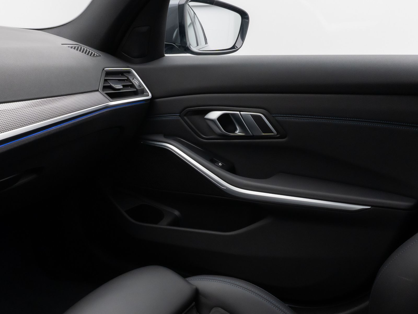 Fahrzeugabbildung BMW 330d M Sport HiFi Lenkradheiz AHK Komfort 18Zoll