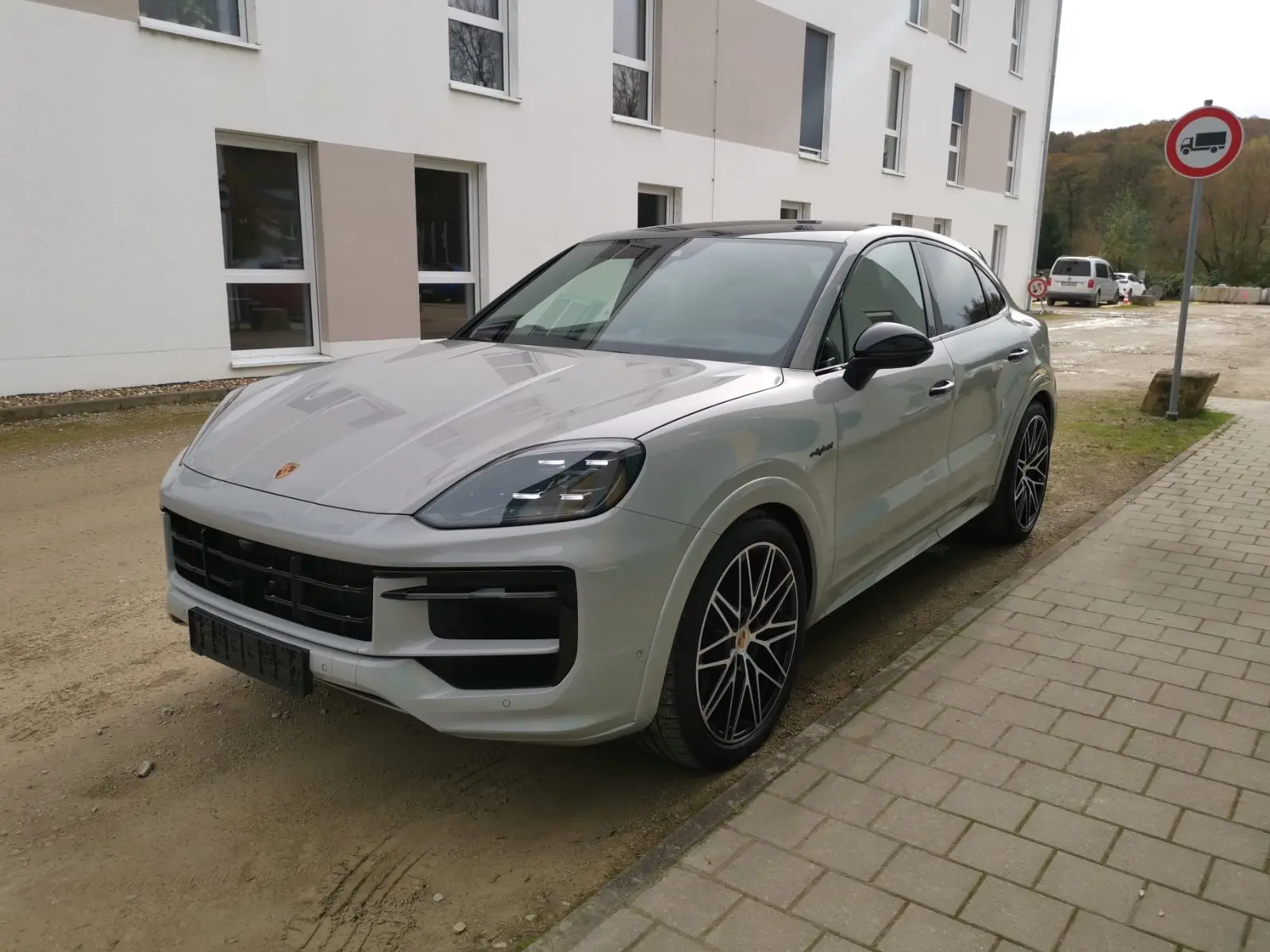 Porsche Cayenne E-Hybrid Coupe*SportDesign*KREIDE*BEIGE*