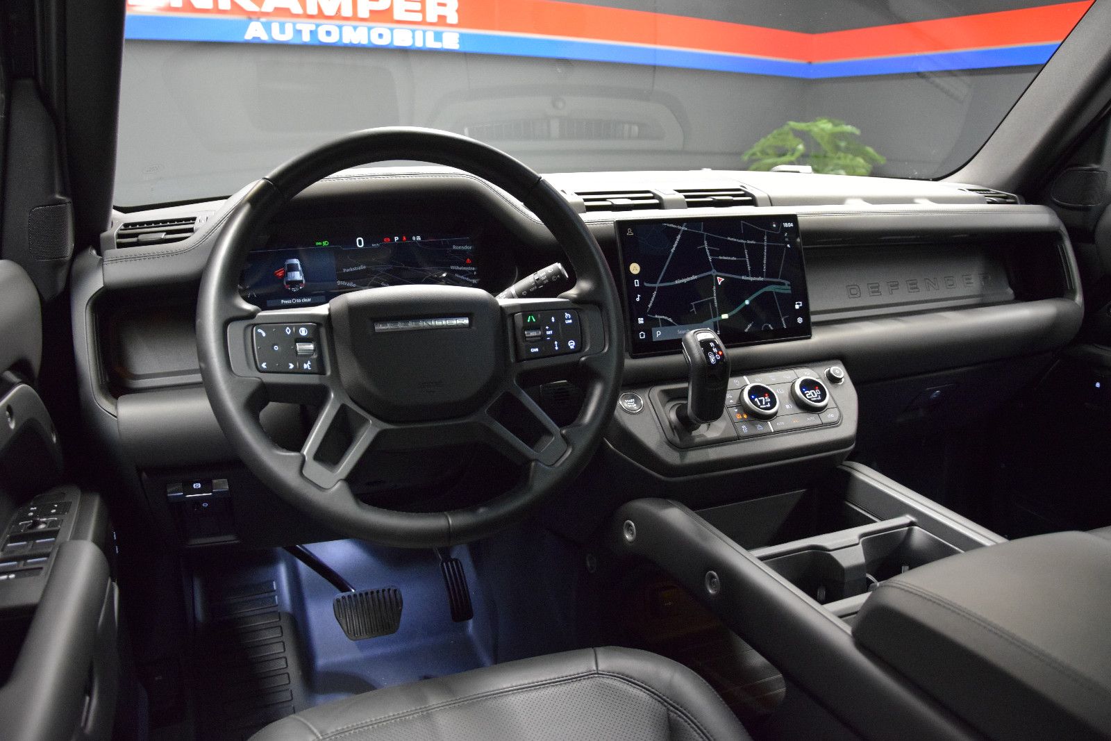 Fahrzeugabbildung Land Rover Defender 110 X-Dynamic HSE 5.0 V8 Pano Matrix