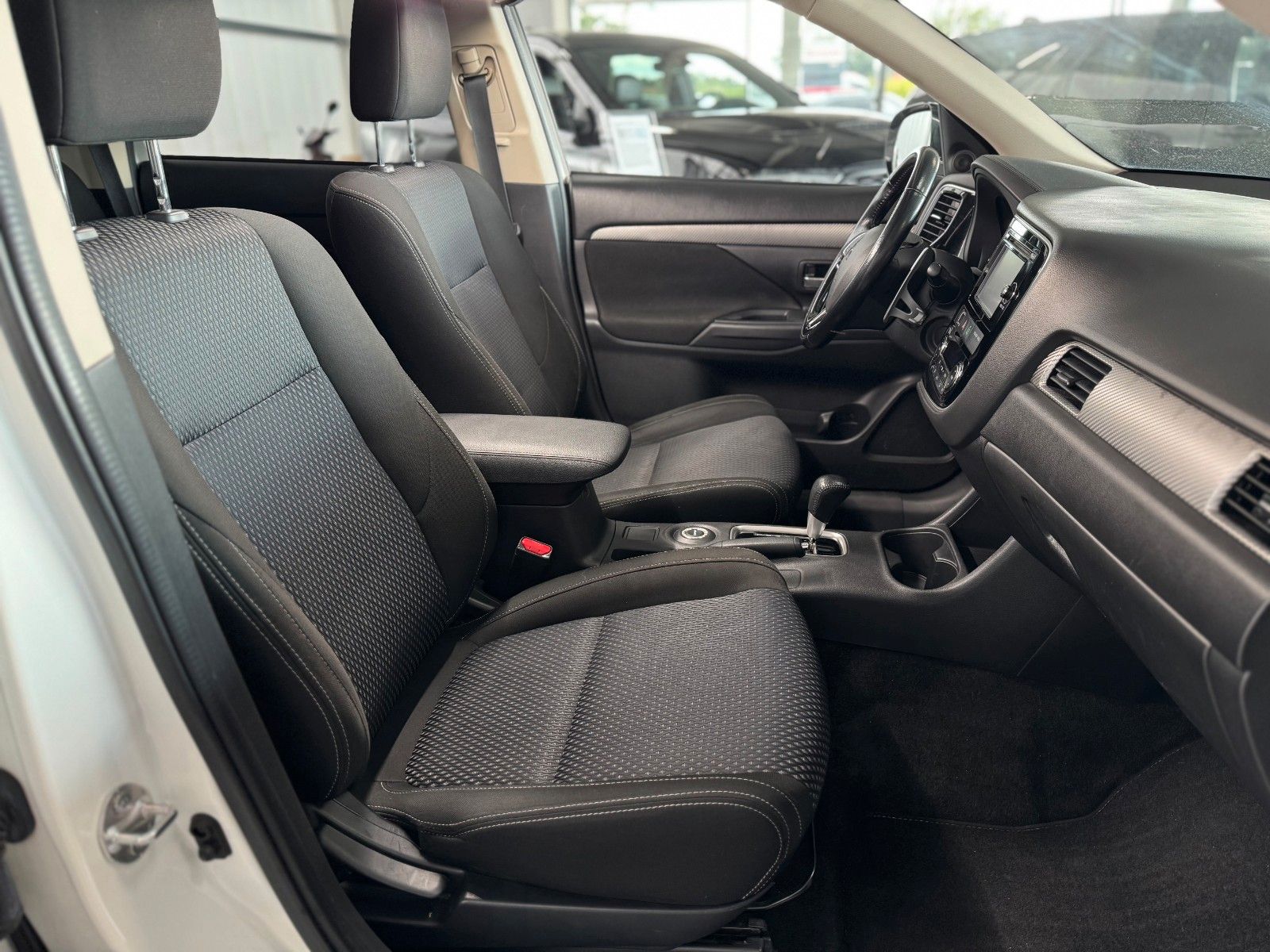 Fahrzeugabbildung Mitsubishi Outlander 2.2 DI-D Plus 4WD  NUR HÄNDLER/GEWERBE