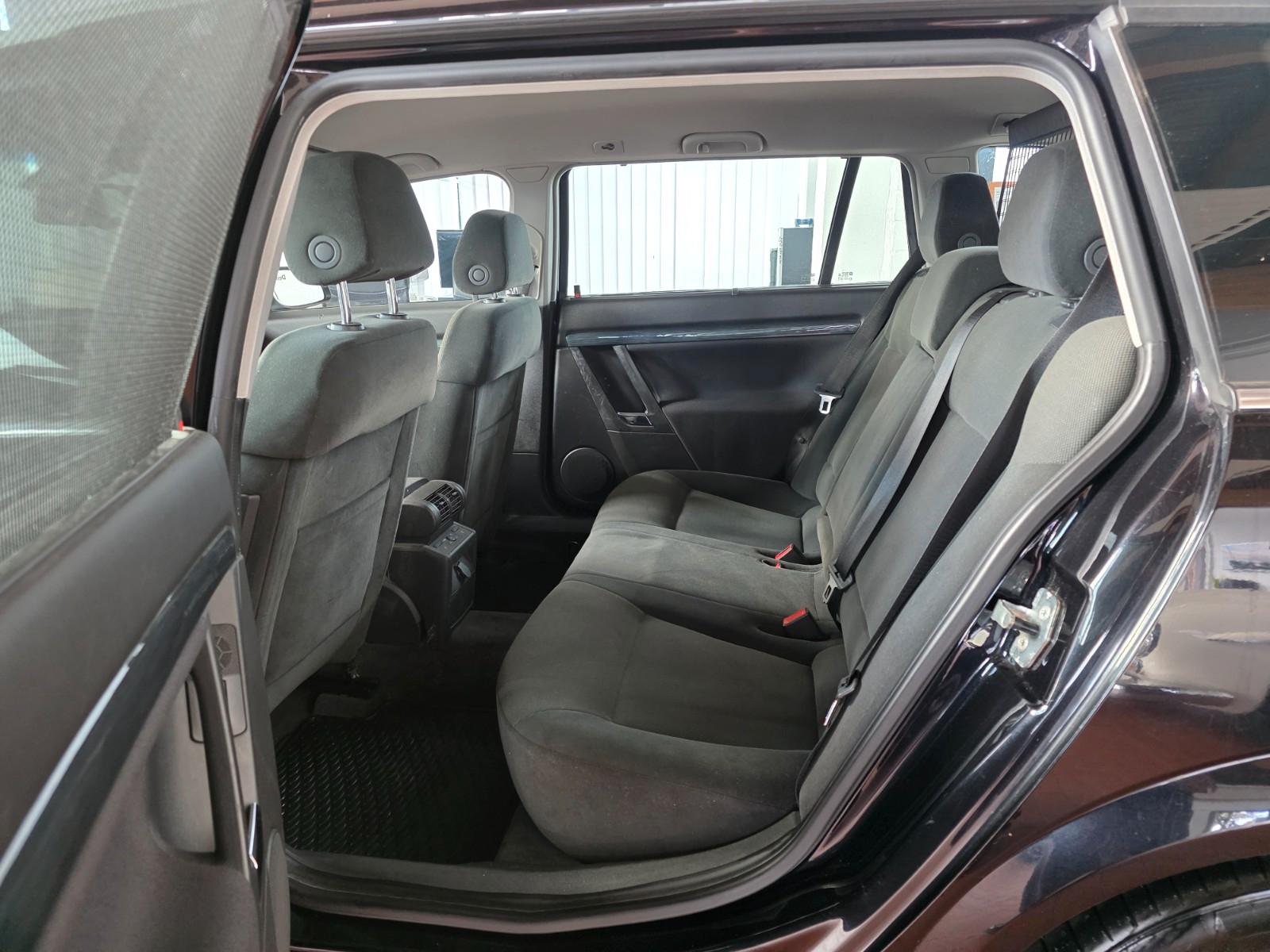 Opel Vectra 2004 — photo 31