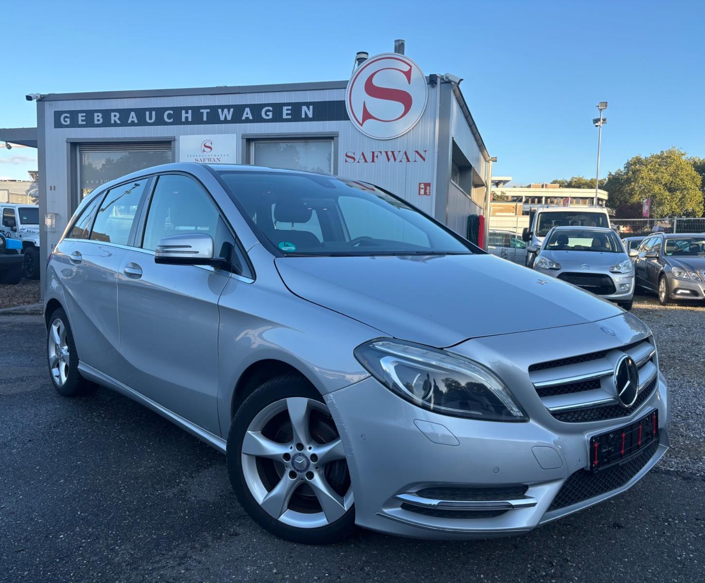 Mercedes-Benz B 180 Sport*BI-XENON*LEDER*SITZH*NAVI*PDC*LM*