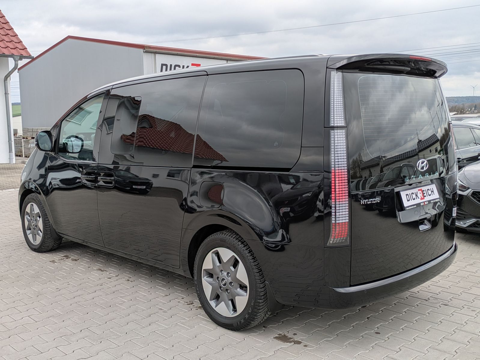 Fahrzeugabbildung Hyundai Staria 2.2 CRDi 4WD Prime*9*LED*PANO*360°KAM*ACC